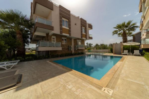 Cozy Apartment with Shared Pool near Beach in Muratpasa, Antalya